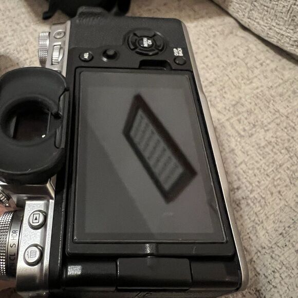 Fujifilm X-T4 26.1 MP Mirrorless Camera Silver Bundle With 2 Lens And Camera Bag - Picture 7 of 15